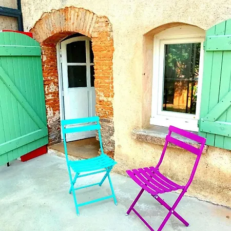 Charming Brickyard Near A Lock Apartment *